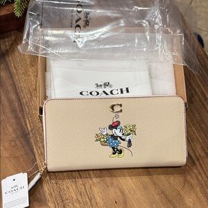 Coach Cream Wallet with Minnie Mouse Design NWT NIB
